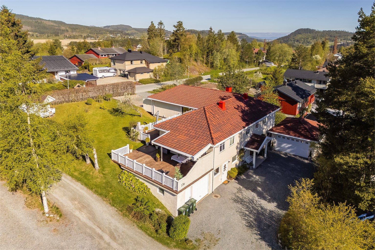 Velkommen til Klokkarvegen 13B - en tiltalende og innholdsrik eiendom sentralt beliggende i Klæbu