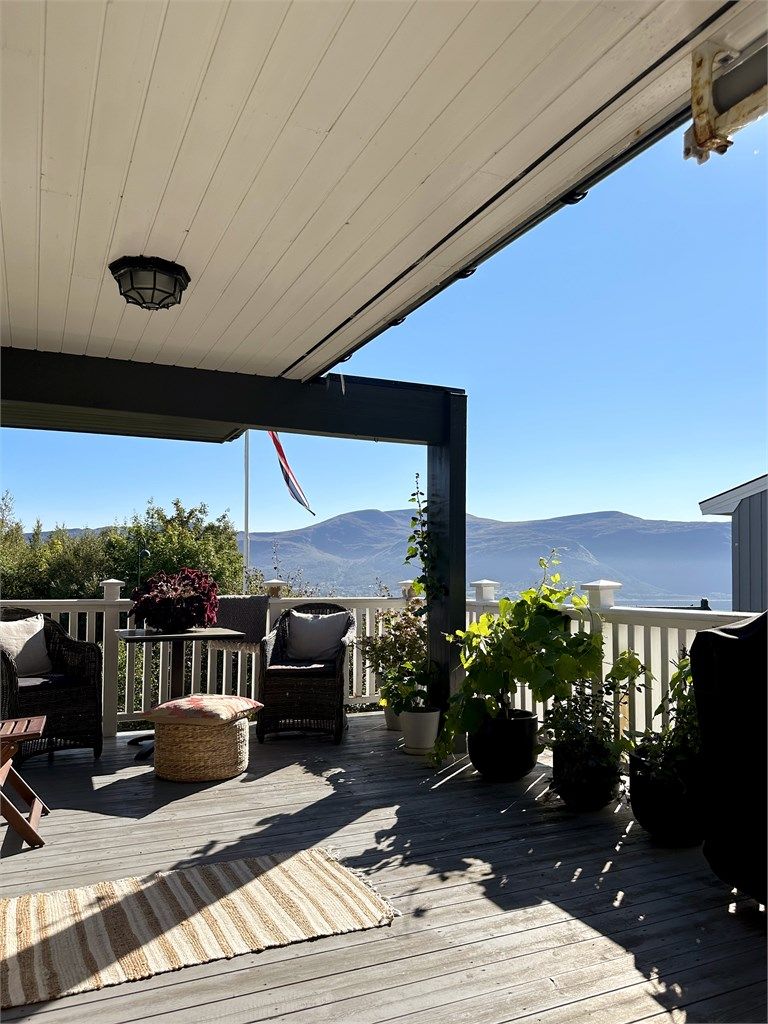 Terrasse mot sydvest (bilde tatt av selger sommerstid)