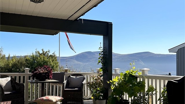 Terrasse mot sydvest (bilde tatt av selger sommerstid)