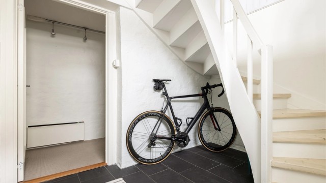 I dag består kjelleren av kjellerstue, en romslig bod og stort vaskerom