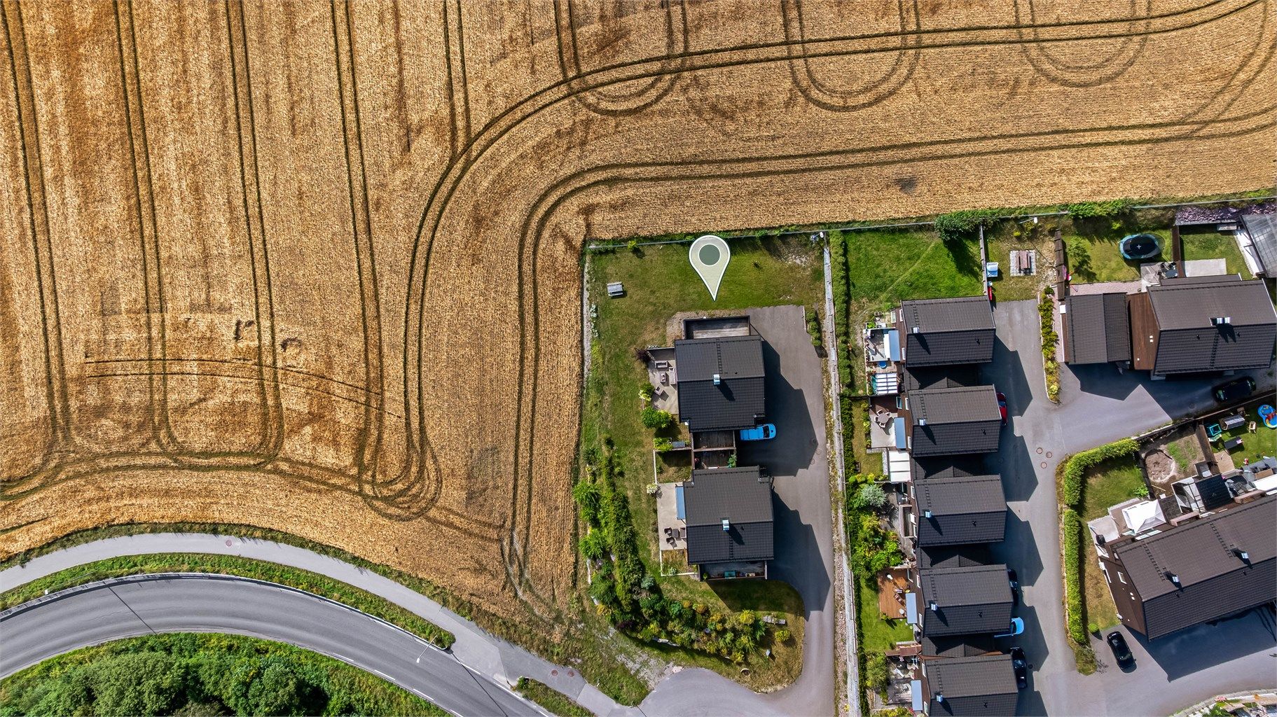 Trygg og barnevennlig gang- og sykkelvei helt til Kodal sentrum.
