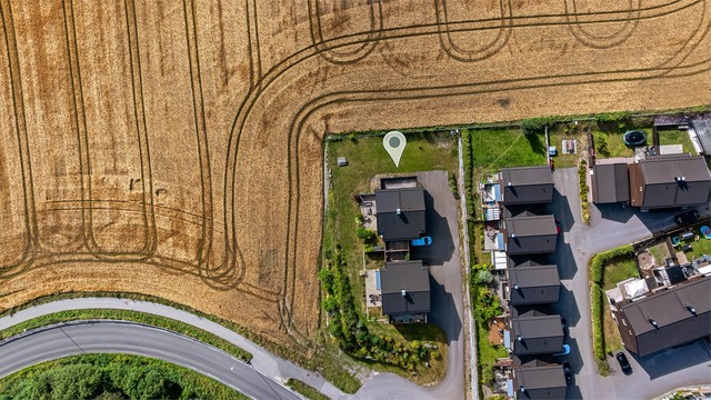 Trygg og barnevennlig gang- og sykkelvei helt til Kodal sentrum.