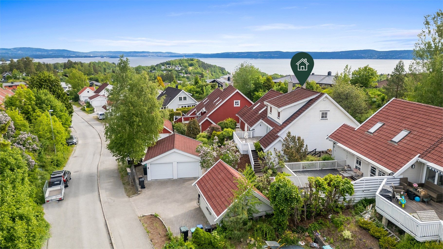 Svært gode solforhold med sol hele dag på eiendommen.