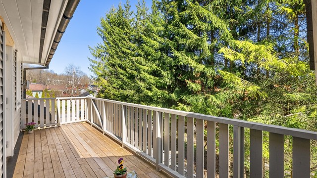 Her er det plass til en liten sittegruppe, perfekt for morgenkaffen.