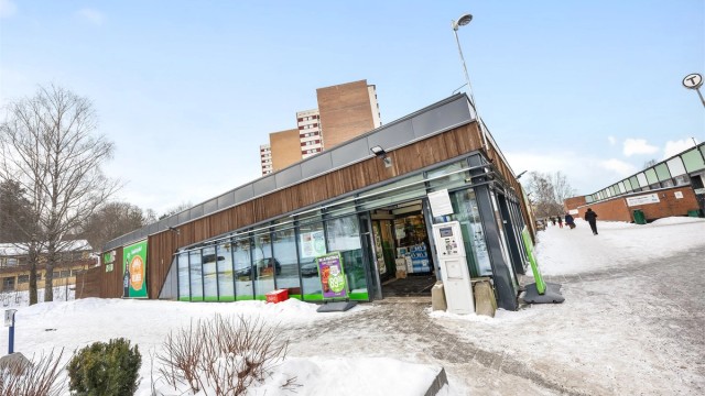 Kort avstand fra leiligheten så har du dagligvare, t-bane og busstopp