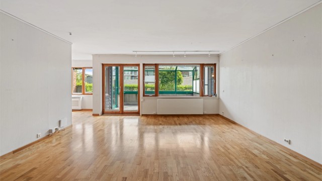 Lys og romslig 3-roms leilighet med utgang til innglasset balkong.
Foto: Nordbø Foto