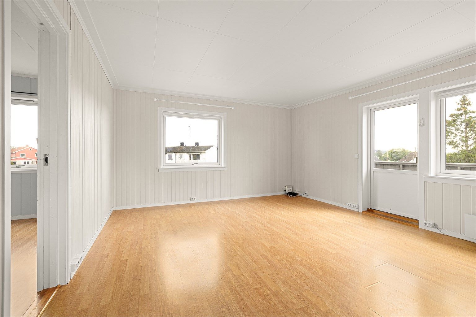 Innvendig er leiligheten pusset opp i flere omganger i nyere tid. Malerarbeid ble utført i de fleste rom i både 2019 og påfølgende år.