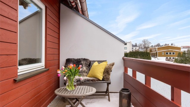 Verandaen er på ca. 11 kvm med svært gode solforhold