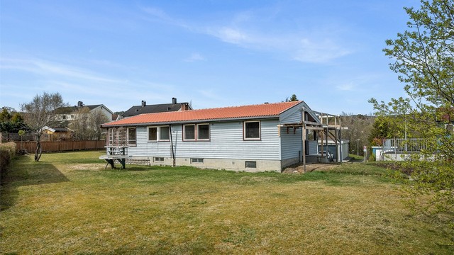 Boligen ligger på Byåsen med nærhet til idrettsanlegg, turterreng og servicetilbud. Videre er det kort vei til kollektivtransport ved Havstadsenteret med hyppige avganger til sentrum og øvrige bydeler.