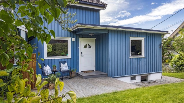 Velkommen til Kjelsåsveien 115C. Sameiet består av 3 seksjoner. Boligen har stor hage, på begge sider av huset