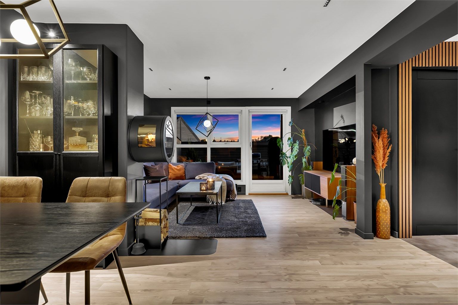 Eiendomsmegler Krogsveen v/Eskil R. Tyskeberget ønsker velkommen til Prost Holms vei 47