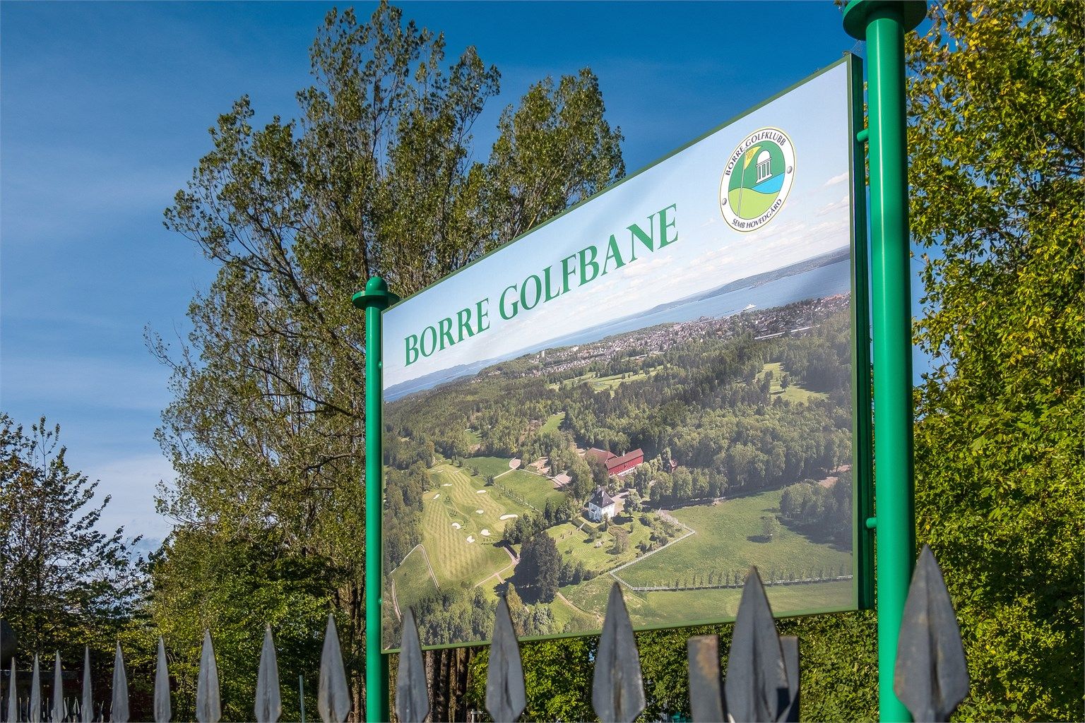 Borre Golfbane ved Borrevannet har en 18-hulls bane i naturskjønne omgivelser.