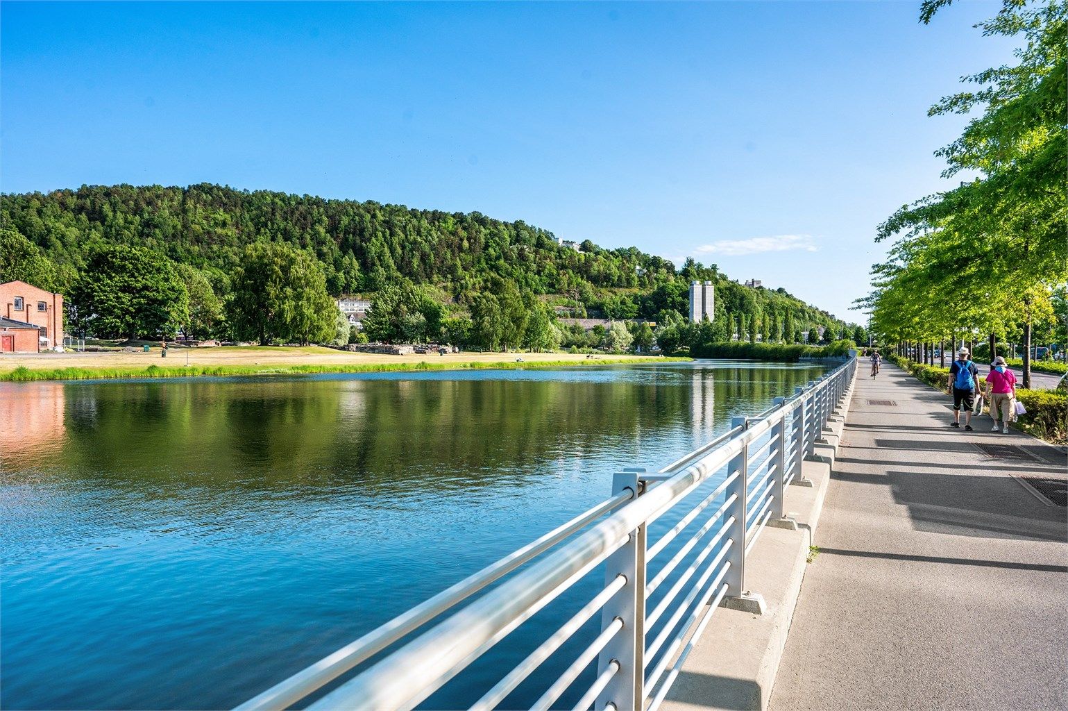 Like i nærheten finner du vannspeilet i Middelalderparken. Vannet har fått det kjente navnet Tenerife, så her kan du få en smak av sydligere strøk med en dose historie! 