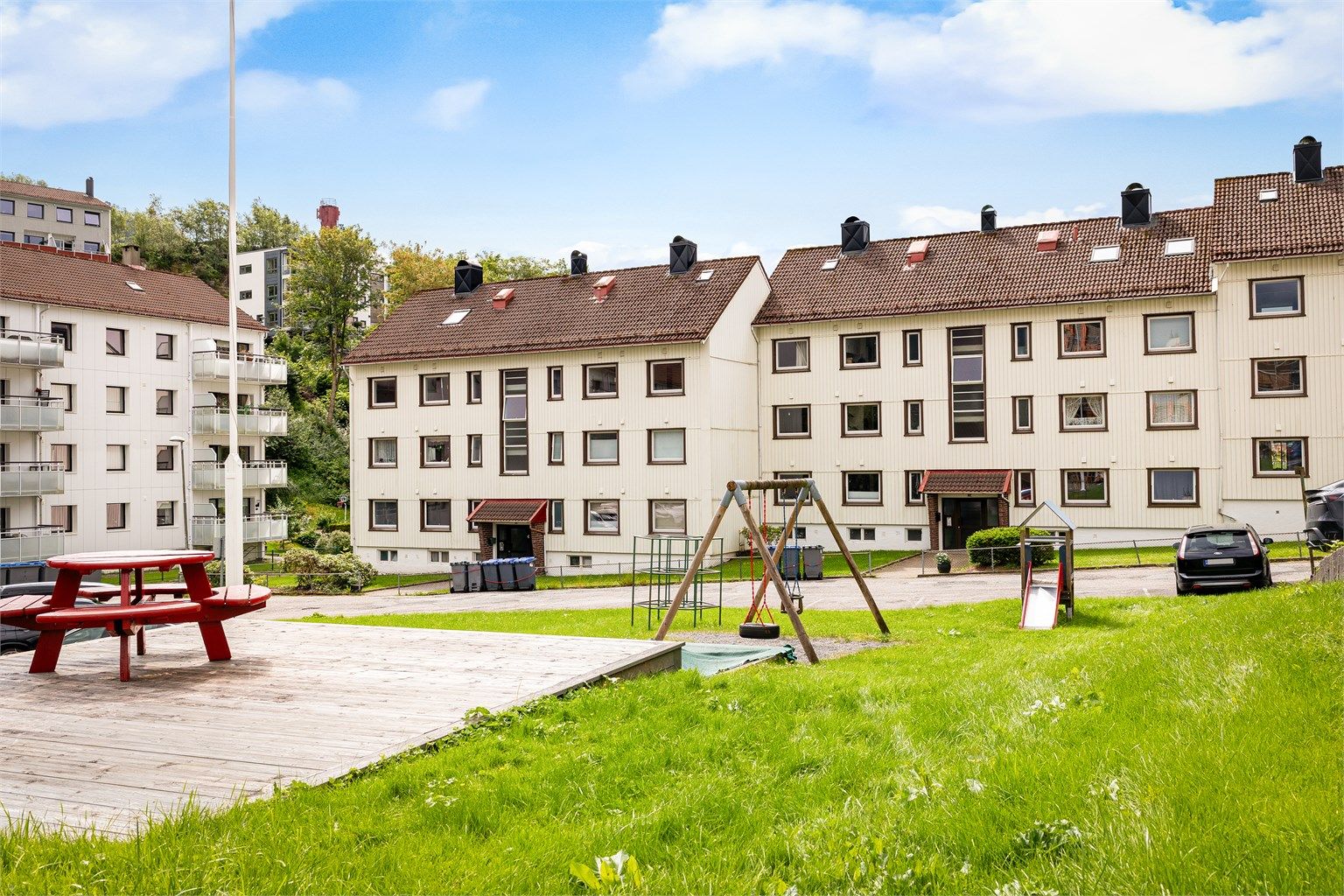 Her bor man i et rolig, men sentralt boligområde på Landås med kort gangavstand til alt man trenger i hverdagen.