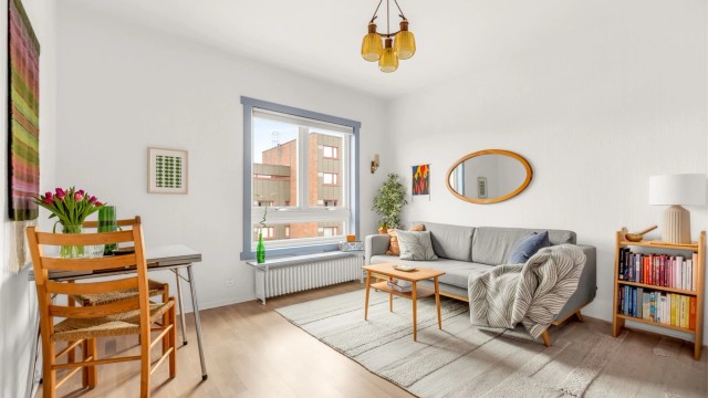 Sjarmerende og praktisk 1-roms leilighet i 5.etasje i enveiskjørt gate på idylliske Sagene. Megler: Anne Aartun/Krogsveen. Foto: Bjørnar Solberg