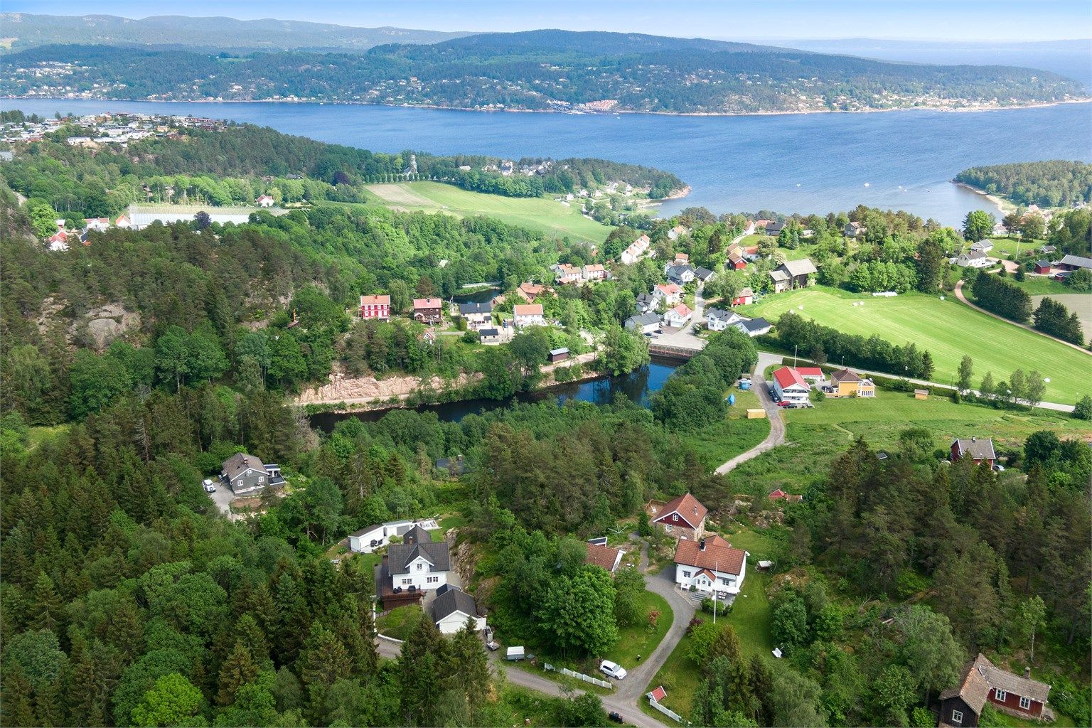 Dyrdal, mot Solbergdammen og Bergerbukta..jpg