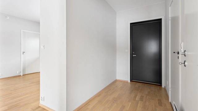 Fra inngangspartiet er det direkte adkomst til en terrasse på 9 m².