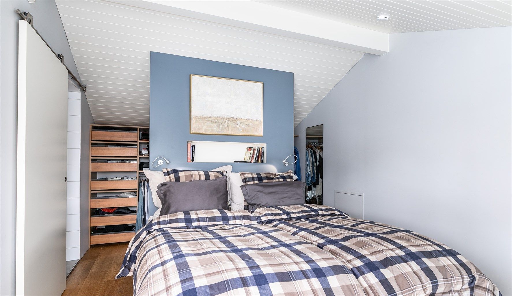 Hovedsoverommet har både walk-in closet og bad en-suite, med andre ord et oppriktig master bedroom.