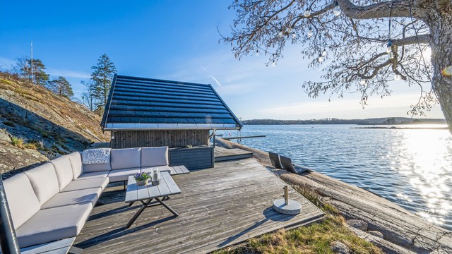 God plass til å innrede med hyggelig utemøblement. (Platting ved sjøbod er ikke omsøkt)