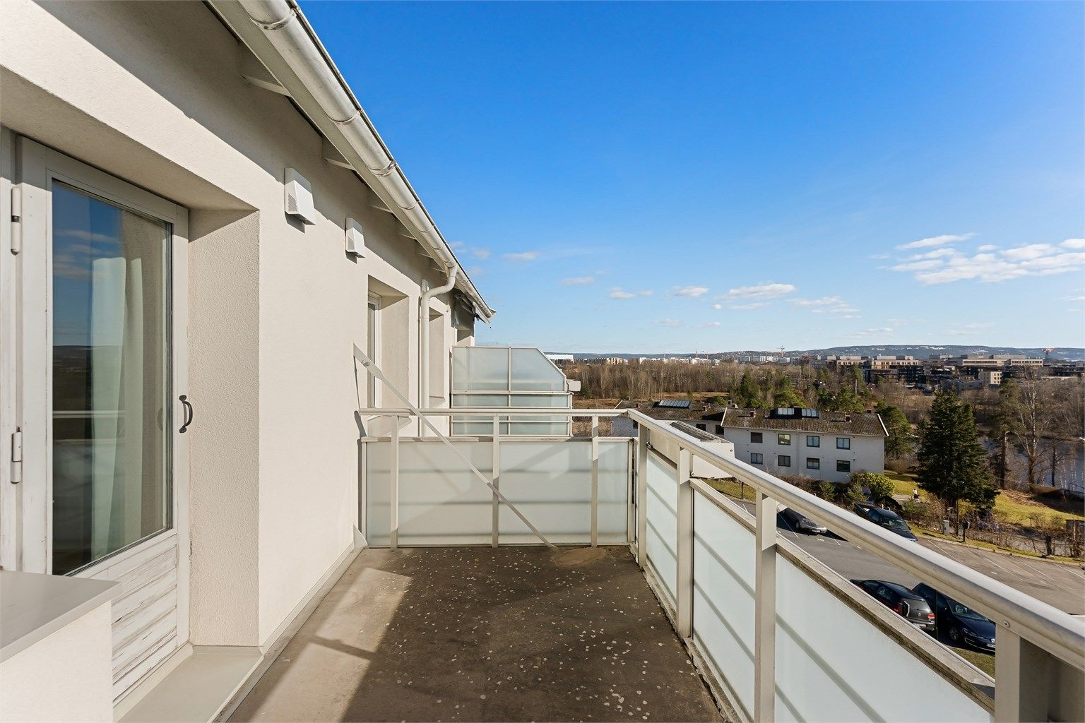 Balkongen på 8 m² har gode solforhold og god plass til en sittegruppe.