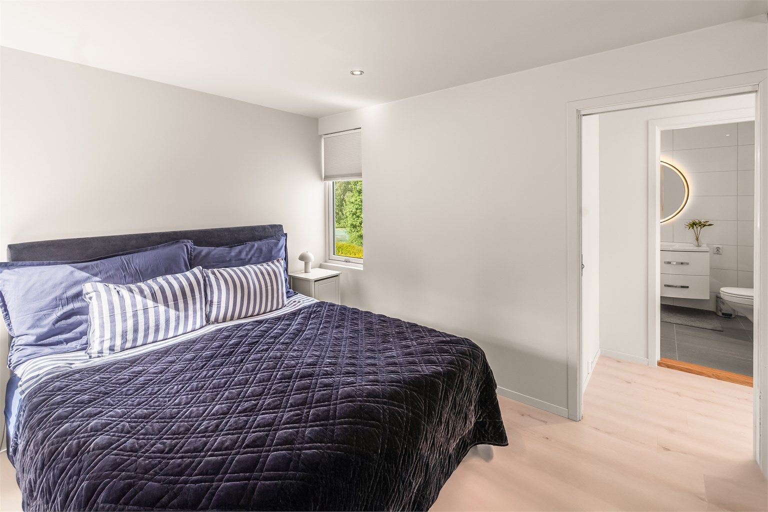 Praktisk med hovedsoverom like ved bad/wc 