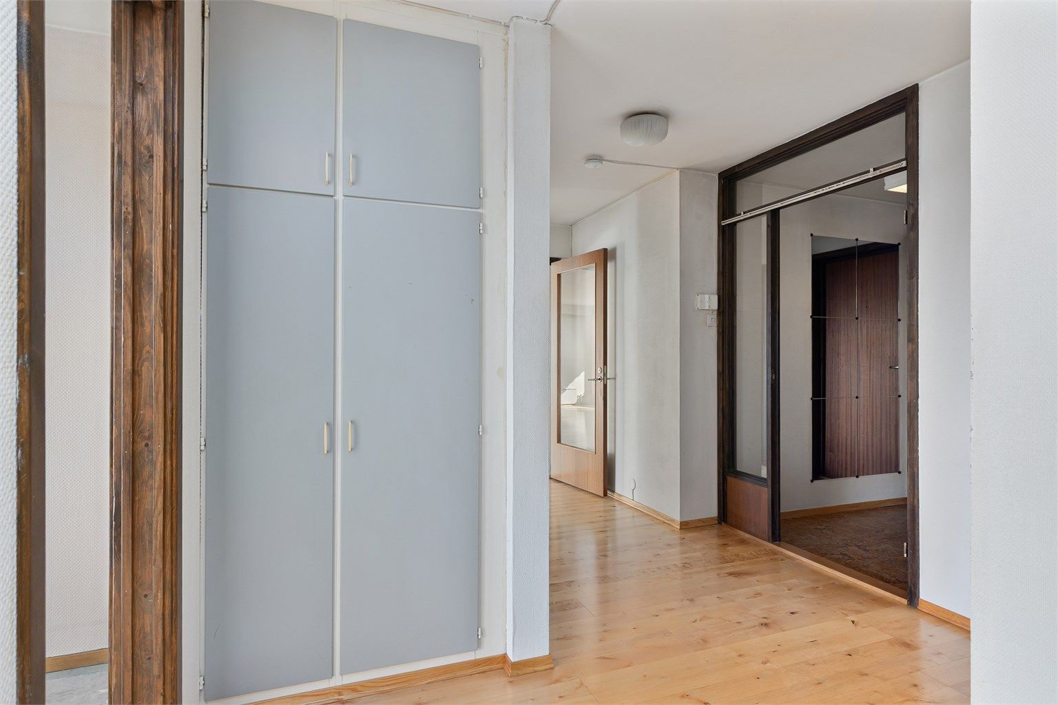 Innebygget skap i gangen 