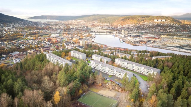 Borettslaget ligger i kort avstand til sentrum og rett ved Ulvekula idrettsplass med sandvolleyballbane, fotballbane, hinderløype og lekeplass.
