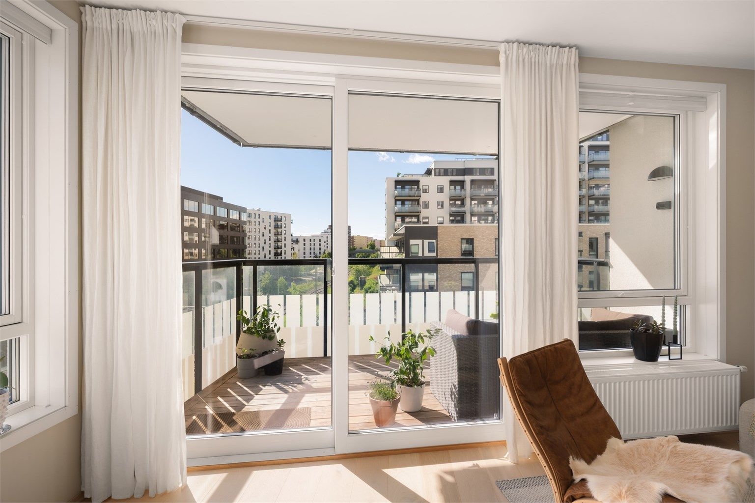 Leiligheten er fra 2020 og holder gjennomgående høy standard med kun TG1 (TGIU) – her kan du flytte rett inn! Foto: Gutt Foto