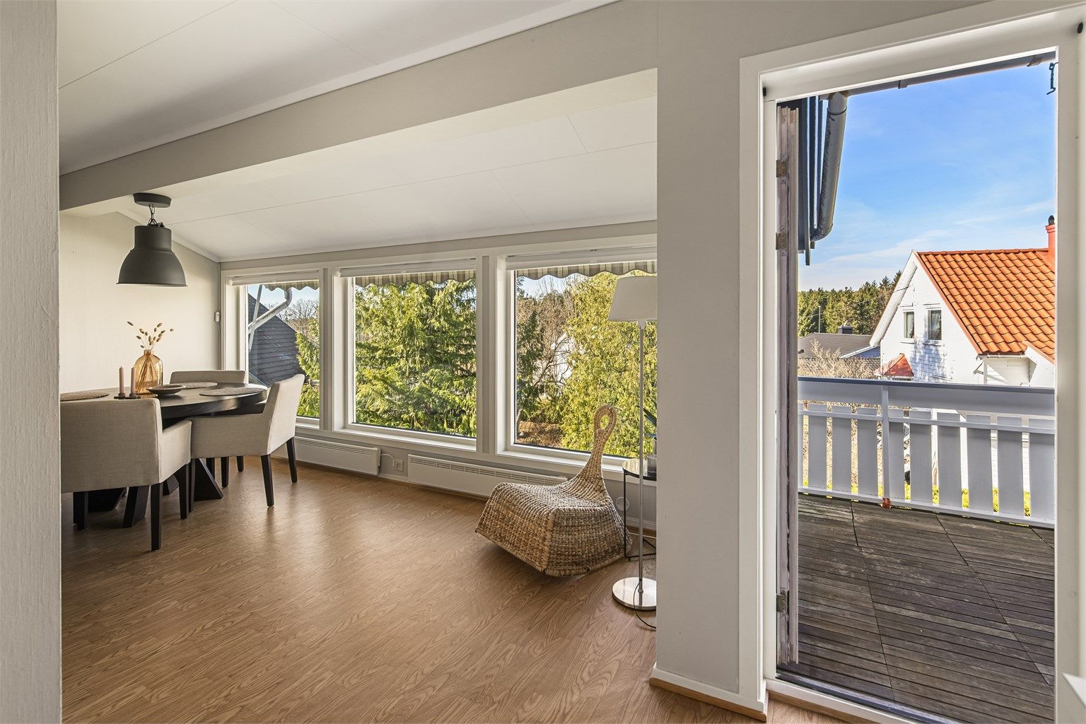 Utgang til veranda fra kjøkken/stue