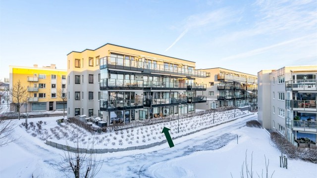 Leiligheten er én av totalt 48 boligseksjoner i Glassperlen Boligsameie, øverst på sentrumsnære og ettertraktede Glassverket.