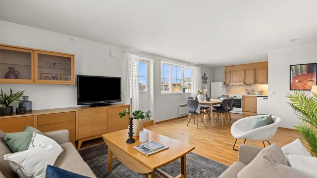 Eiendomsmegler Krogsveen v/Christian Blenne Lien ønsker velkommen til Stallbakken 1