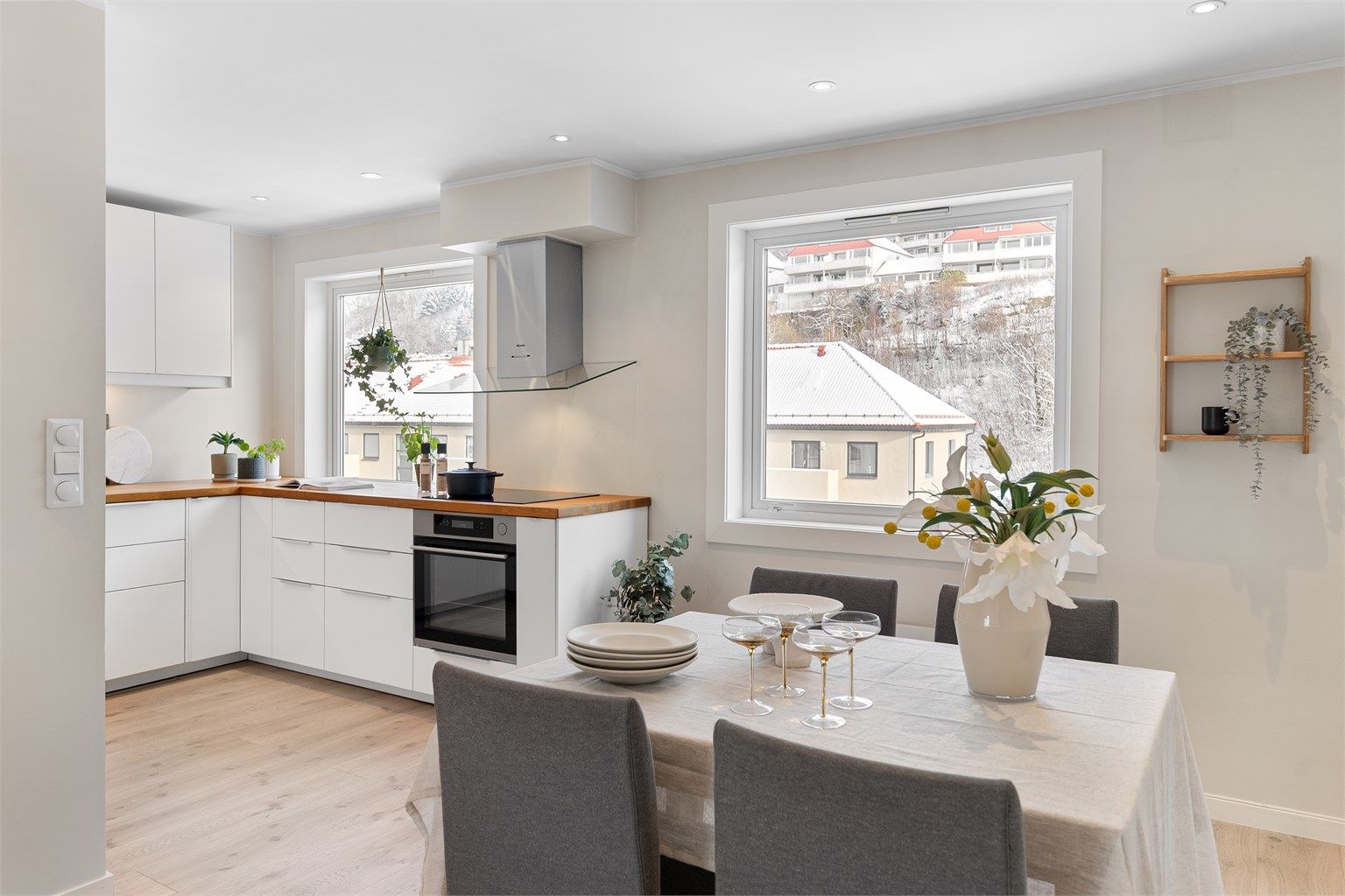 - Moderne åpen kjøkkenløsning -