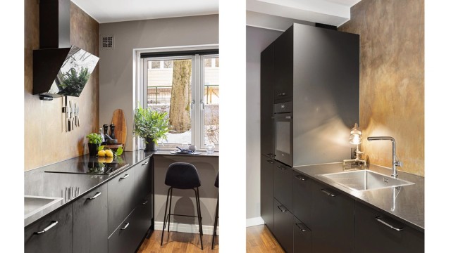 Integrerte hvitevarer: oppvaskmaskin, stekeovn, induksjonstopp, vinkjøler og kjøleskap med frysedel. Fritthengende ventilator med kullfilter. Det er montert automatisk lekkasjesikring og komfyrvakt.