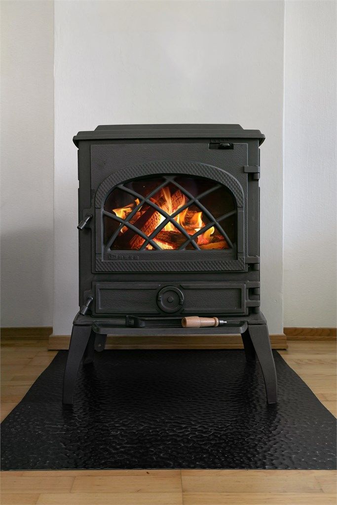 I TV-stuen har du en peis som gir både varme og hygge