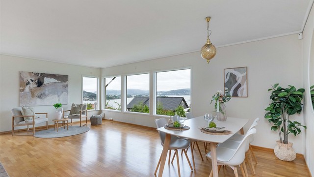 God plass til stort spisebord