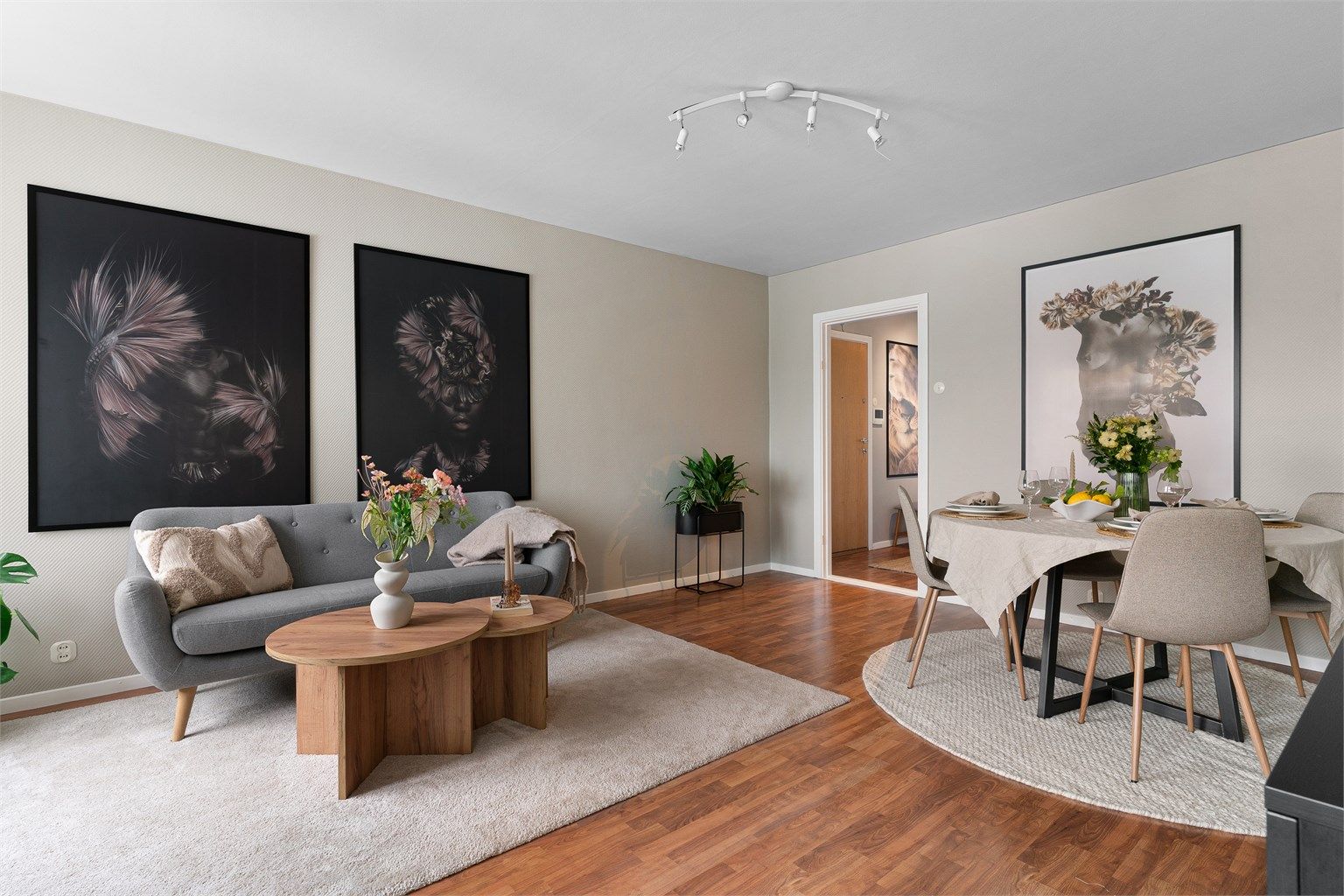 Leiligheten er malt i tidsriktige og moderne farger. Foto: Fotostallen v/Fredrik Andersen