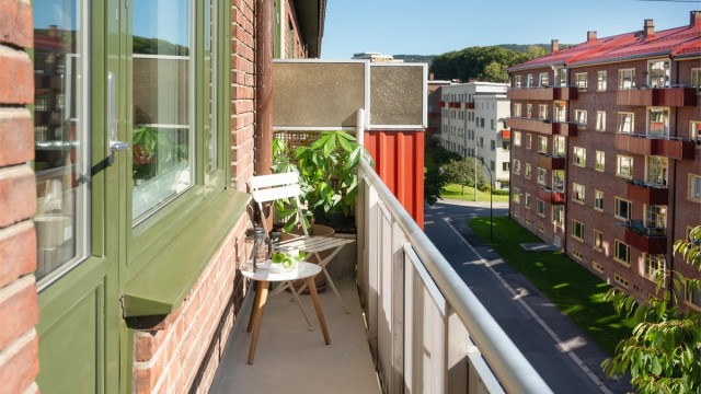 Brannbalkongen er stylet til foto. Styret opplyser om at det er forbudt å innrede brannbalkongen og at disse til enhver tid må ha fri tilgang.