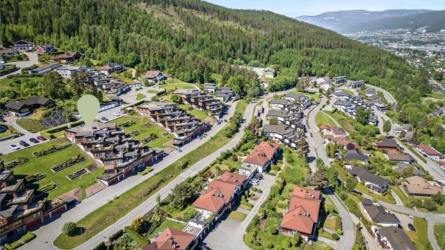 Gangavstand til Blektjern med bademuligheter og DNT Blektjernstua, videre turvei til flotte Haukåstoppen.