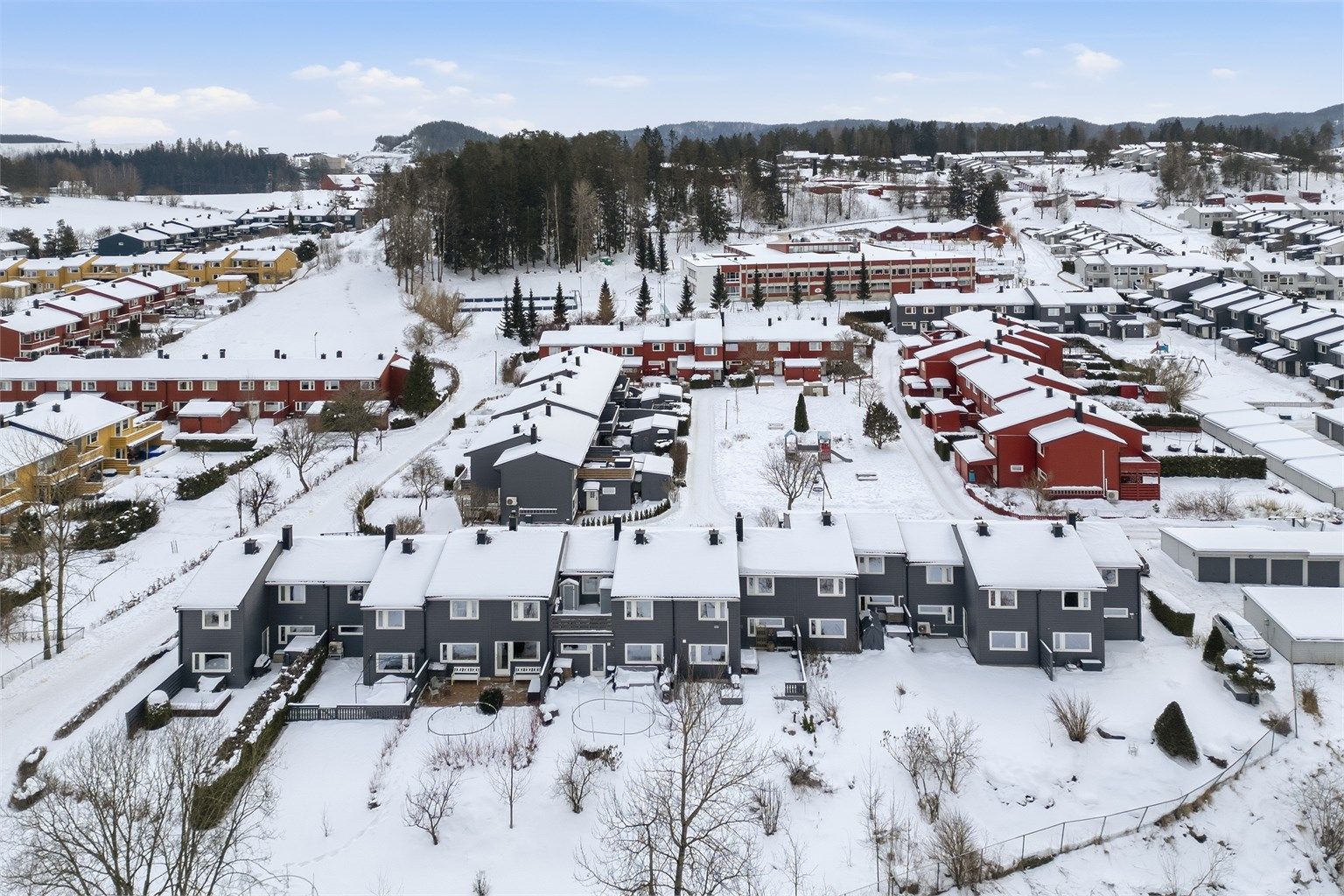 Fra boligen er det trygge internveier til barnehage og barneskole. 