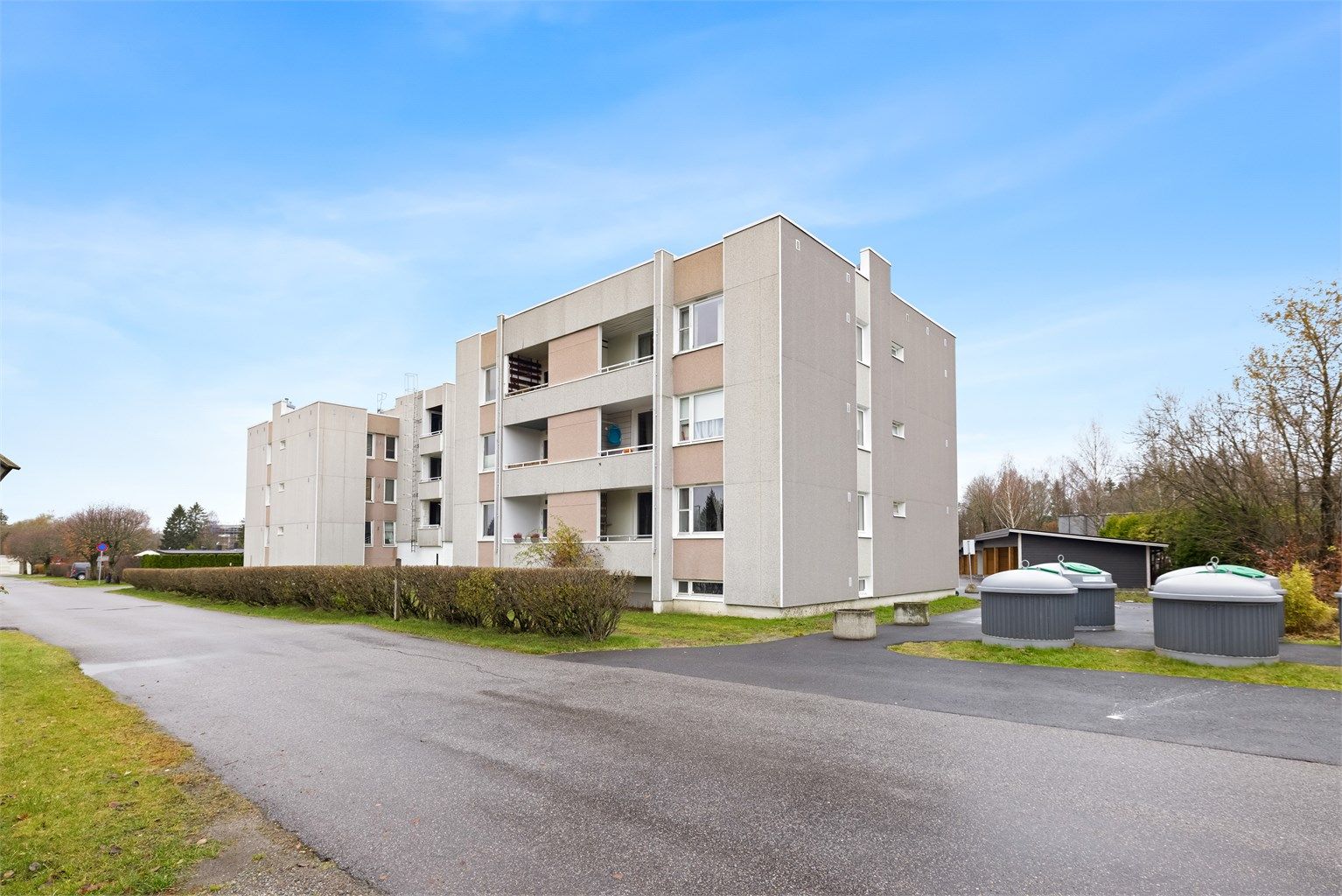 Eiendomsmegler Krogsveen v/Idriss Eliassy ønsker velkommen til Brinken 1