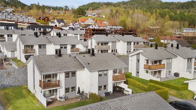 Bod i tilknytning til garasjen med innvendig adkomst