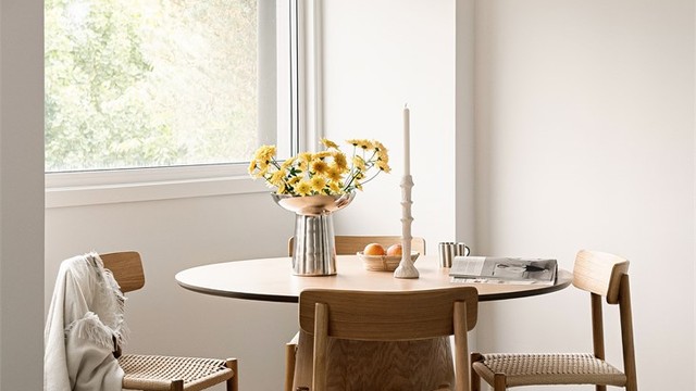 Hyggelig spisestue med plass til hele familien.