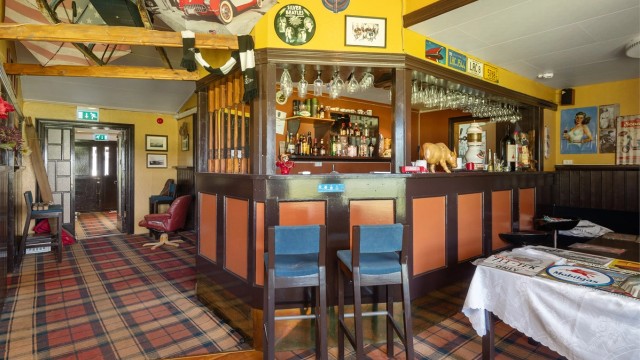 Pub i det brune bygget tilknyttet hovedbygningen mot nord.