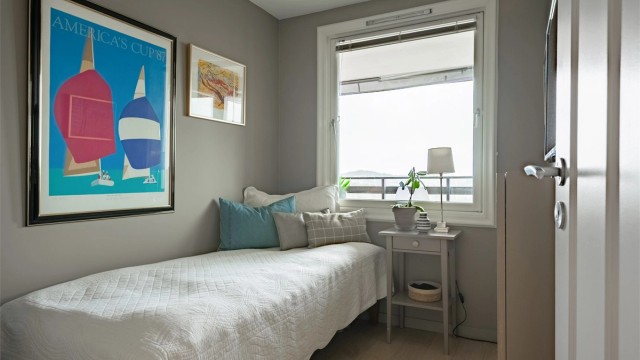 Det andre soverommet egner seg godt som barnerom, gjesterom eller kontor.