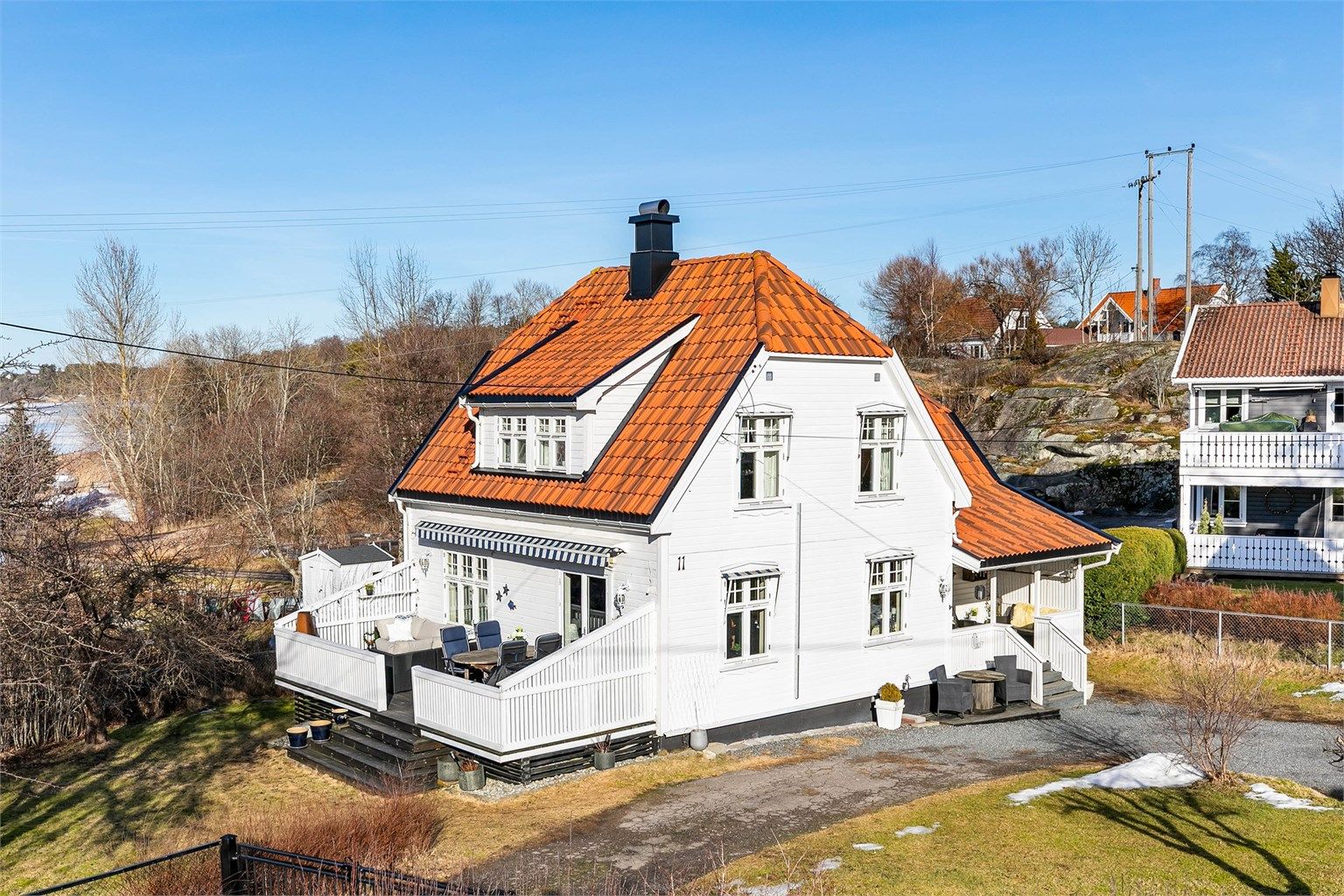 Engelsvikenveien 11 presenteres av Krogsveen. 
Fotograf; Børge Oppegård.