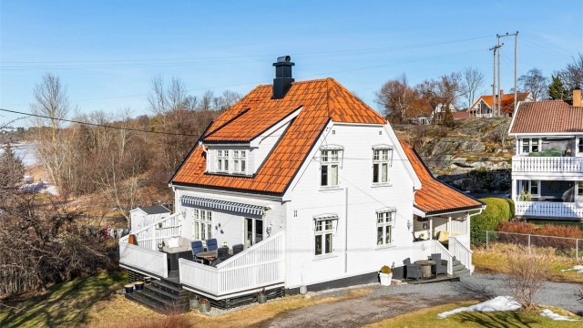 Engelsvikenveien 11 presenteres av Krogsveen.
Fotograf; Børge Oppegård.