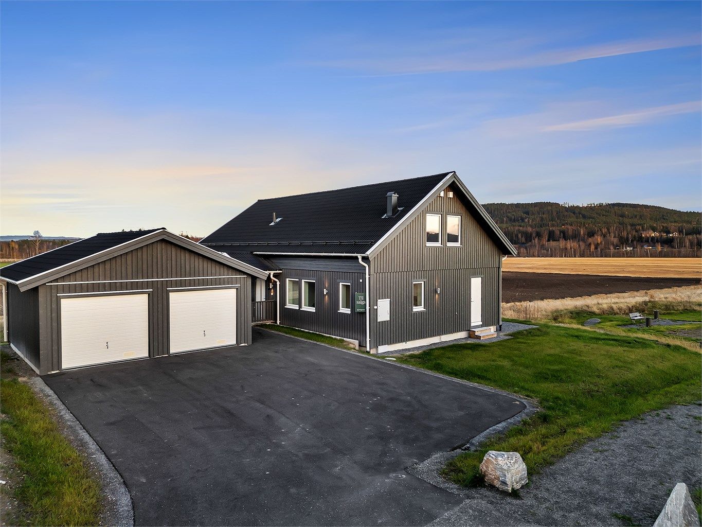 "Astrid" er et funksjonelt og familievennlig hus på ett plan, beliggende på det nye boligfeltet Bjertnestunet. 