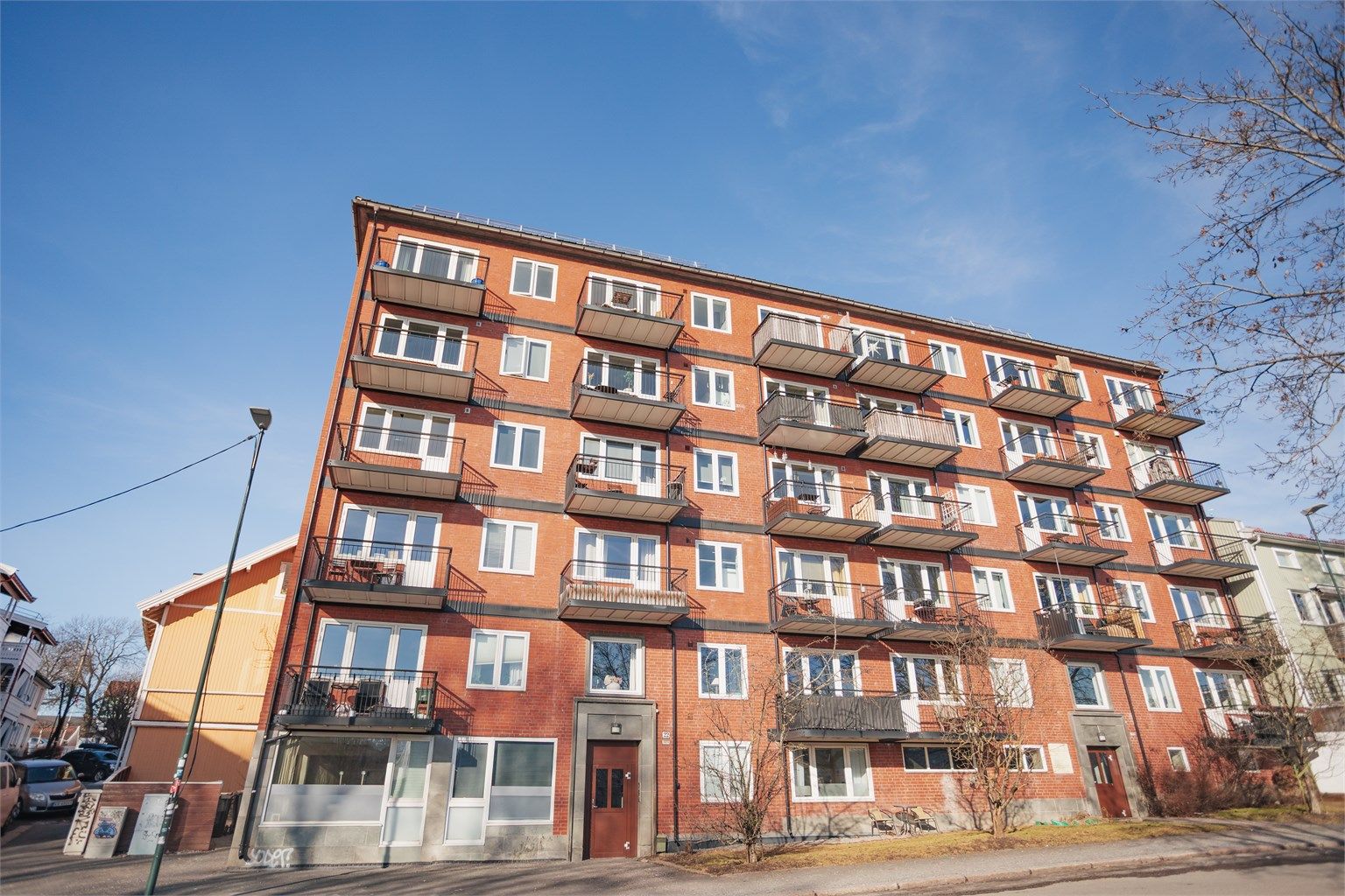 Bygget ble oppført i 1939 og tilhører et veldrevet sameie