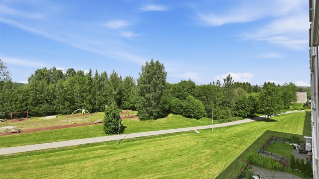 Leiligheten har en fin beliggenhet i 4. etasje med fri utsikt.
