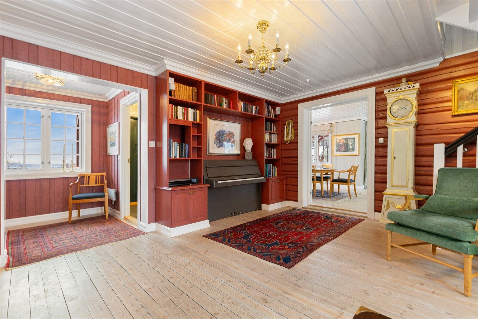 Tømtebakken 3 er et meget vakkert hjem hvor sjarm møter det moderne